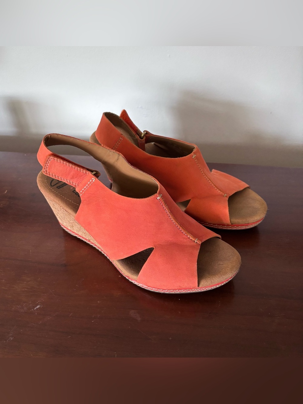 Clarks helio float Women's Orange Suede Wedge Sandals size 8 euc strap closure